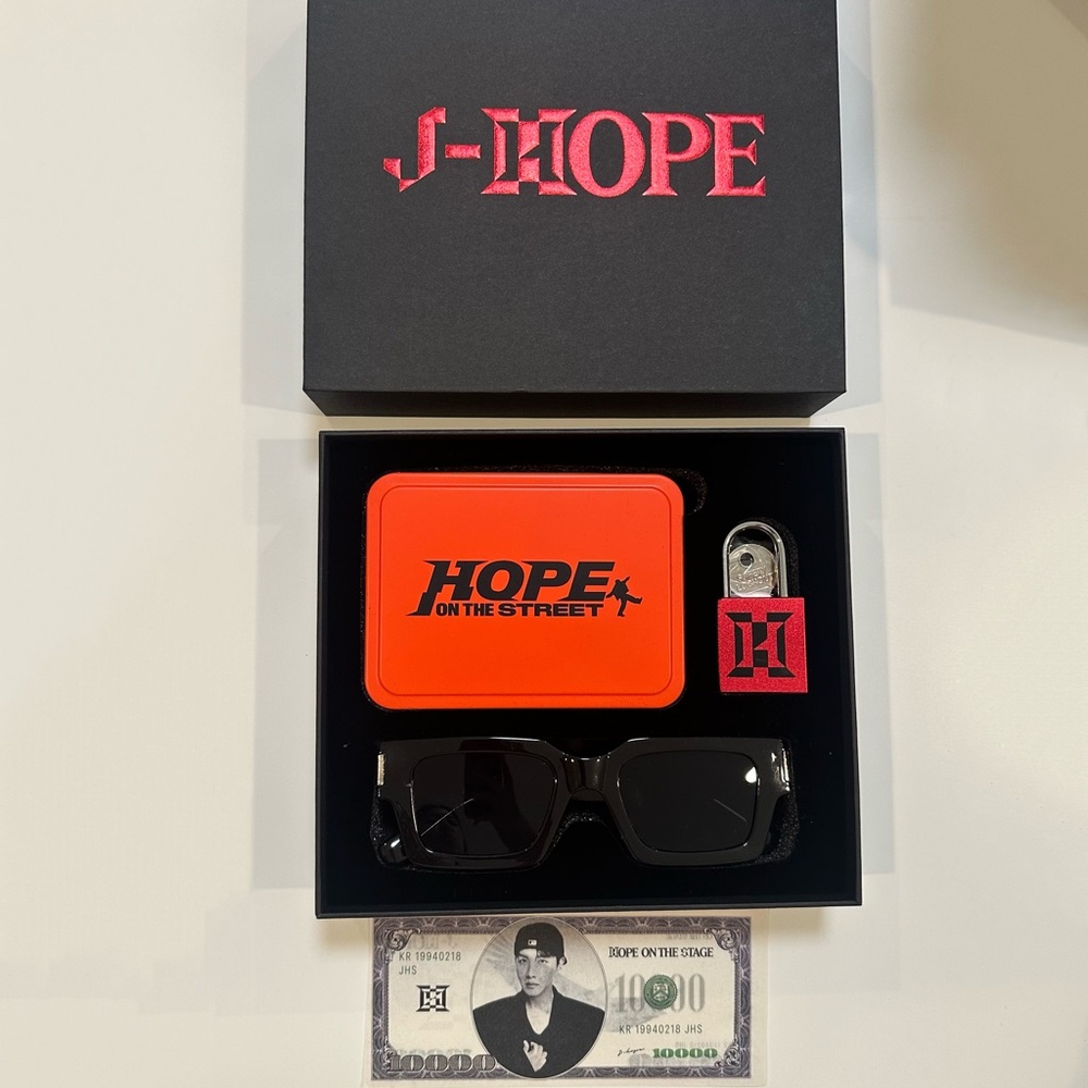 J-Hope Hope on the Stage VIP benefit